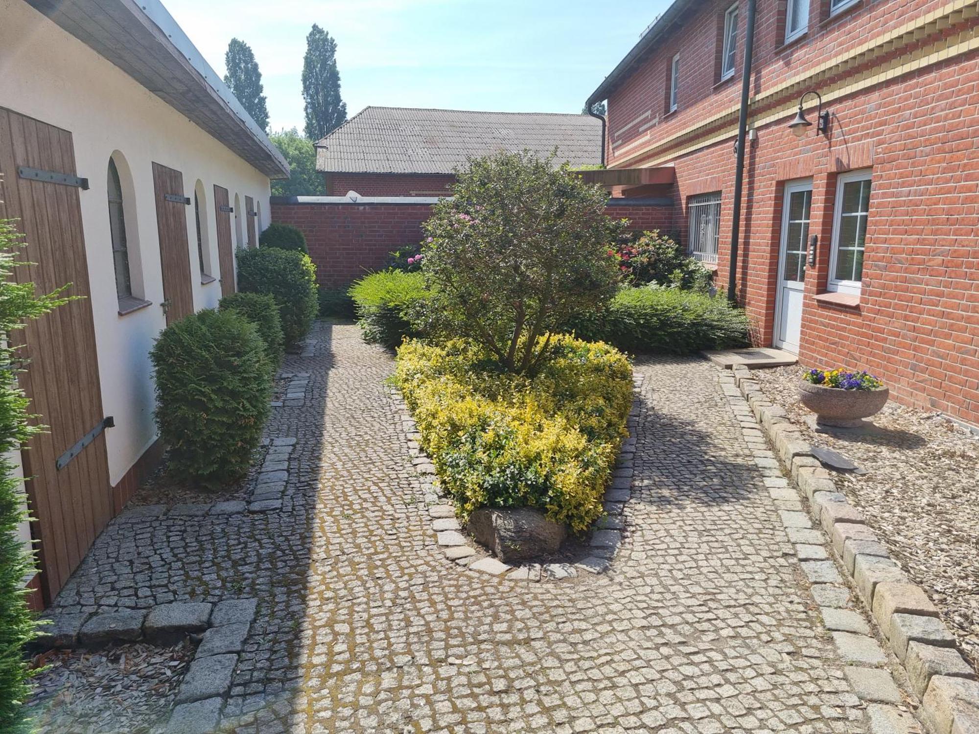 Ferienwohnungen Springer In Schoenefeld Ot Grossziethen Div Apartments Fuer Bis Zu 6 Personen Exterior foto